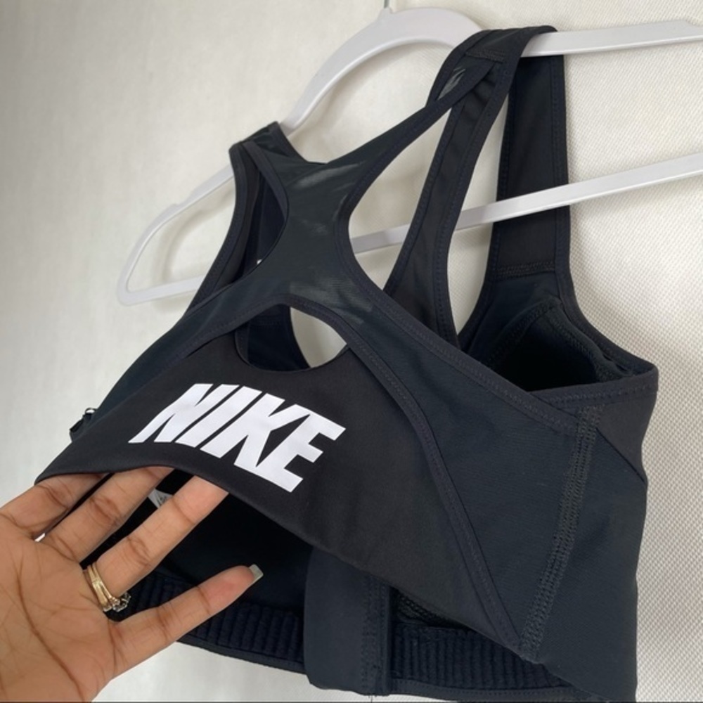 Nike Shape High-Support Zip-Front Sports Bra - Picture 6 of 8